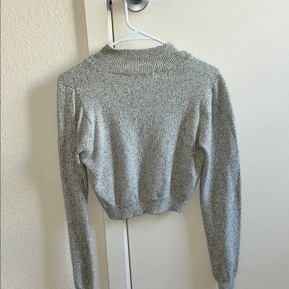 🌚Brandy Melville Gray Cropped Sweater - Picture 3 of 5